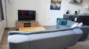 Large 2 Bedroom Apartment - Central Peterborough - Image 2