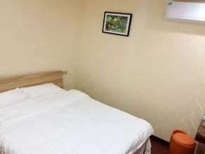 Happy Hotel - Image 5