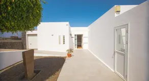 Casa Conil Private 25m Heated Pool with Hydraulic Mobility Lift - Image 5