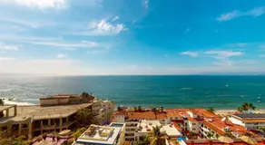 Modern & bright condo with ocean views & pool - walk to the beach - Image 4