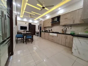 Zaha Home: Urban style 2 br apt - Image 3