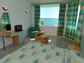 Hotel Oasis - Beach Access - Image 2