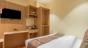 Luxe Stayz Grand Inn - Image 3