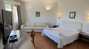 Hotel Las Camelias - Image 2