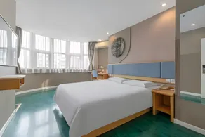 Home Inn Yantai Wanda Plaza Suochengli Ancient Street - Image 2
