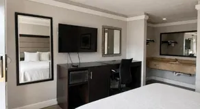 All Season Suites Inn - Image 2