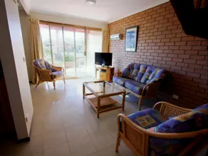 Sapphire Court Holiday Units - Image 2
