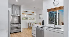 Trinity Beach Family Getaway 4BR, Sleeps 10 - Pool - Image 4