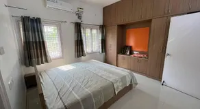 Non-AC Room in Cozy Homestay Villa near RGIA - Image 2