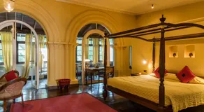 Old Harbour Hotel - Image 2
