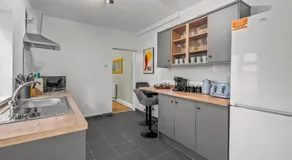 Spacious 5-Bedroom Home for Large Families& Groups - Image 2