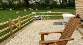 Marsh Farm Glamping Flittermouse Shepherd Hut - Image 4