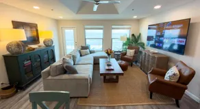 Penthouse Beachfront Views Renovated - Image 4