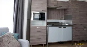 Stylish coastal apartment - Image 4