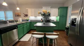 Sunset Oasis - Beautiful 3BR with Serene Backyard near UF Stadium! - Image 3