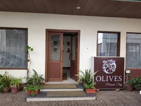 Olives Pleasant Stays - Image 4