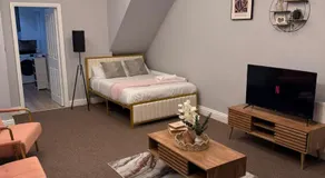Comfortable Studio - Oldham Centre - Free Parking - Easy Manchester Access - Image 2