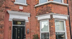 Belle Vue House- Spacious family home near town, beach, harbour - free street parking - Image 5