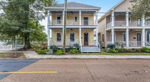 Downtown 3 bedroom Townhouse - Image 4