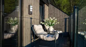 Modern apartment with balcony and view - Image 3