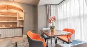 The Old Stamp House Retreat- Three En-suite Bedrooms Central Village Location - Image 2