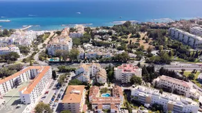 Penthouse 5 min from the beach with balcony and pool access - Image 4