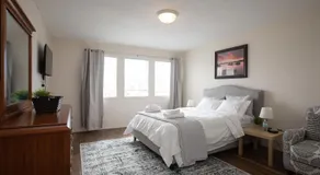 Elegant 6 Bedroom House Near U of Manitoba - Image 2