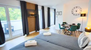ImmoStay #3 - Penthouse mit zwei Balkonen & Seeblick, Parking & WiFi - Image 2