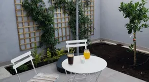Modern & Cozy Studio w/ Backyard Near City Center - Image 4