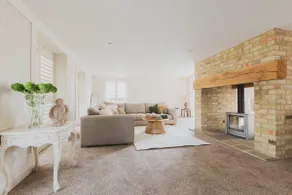 Newmarket  5-Bedroom Home with Game Room and Cozy - Image 2