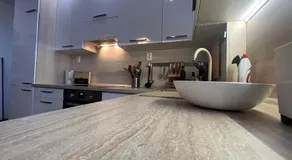 COZY apartment in GREAT location - Image 4