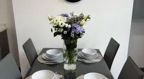 3BR Accommodation in St Helens - Sleeps 6 - Image 5