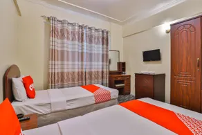OYO 429 City Hotel - Image 3