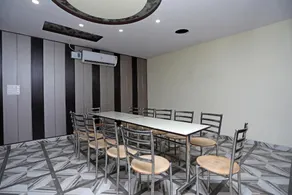 Super Hotel O Raj Palace - Image 5