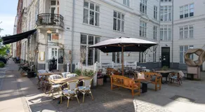 NEW charming apt in City Center - Image 4