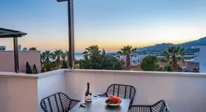 Luxurious Villa with Private Pool - Image 2