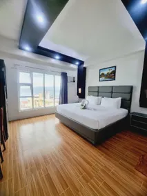 Dream Hotel - Image 5