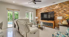 Great for Gatherings! Sleek & Relaxing Hialeah Gem - Image 2