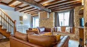 Diston's Lane - Beautiful 2BD Home, Perfect For Family Retreat! - Image 3