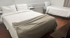 Bungalow Hotel - Image 3