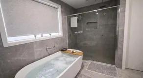 7BR Luxury Home, Spa, Theatre, Sleeps 14 - Image 4