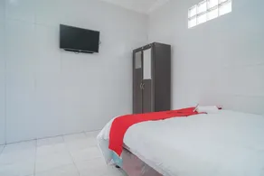 RedDoorz Plus near Cito Mall Surabaya - Image 3