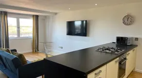 Modern & Spacious 2 bed Merchant City Apart-High St - Image 3