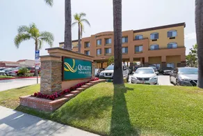 Quality Inn & Suites Huntington Beach - Fountain Valley - Image 2
