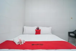 RedDoorz Plus near Cito Mall Surabaya - Image 2