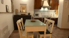SCAPPO IN UMBRIA, nel vicolo - Image 2