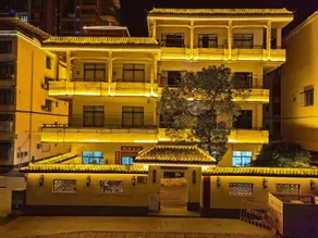 Shixing Huihuang Business Hotel - Image 3