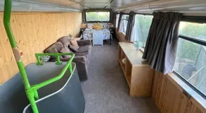The Green Bus and the lodge - Image 4