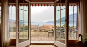 Elegant Family Chalet with Lake and Mountain Views - Image 2