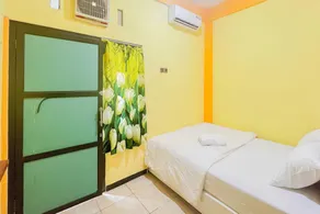 Sion Homestay Mitra RedDoorz near Terminal Kertajaya Mojokerto - Image 5